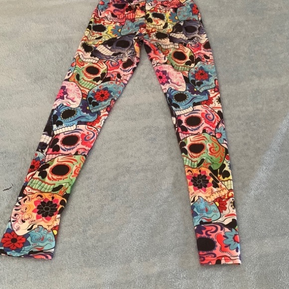 3 pairs of leggings. Thin for warmer weather. Small - Picture 8 of 9
